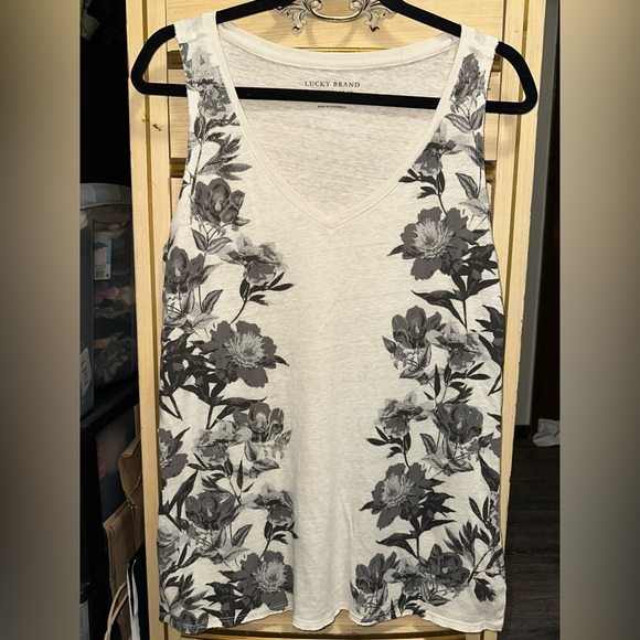 Lucky Brand Tops - Lucky Brand Women's Black And White Floral Sleeveless Tank Top Size Medium